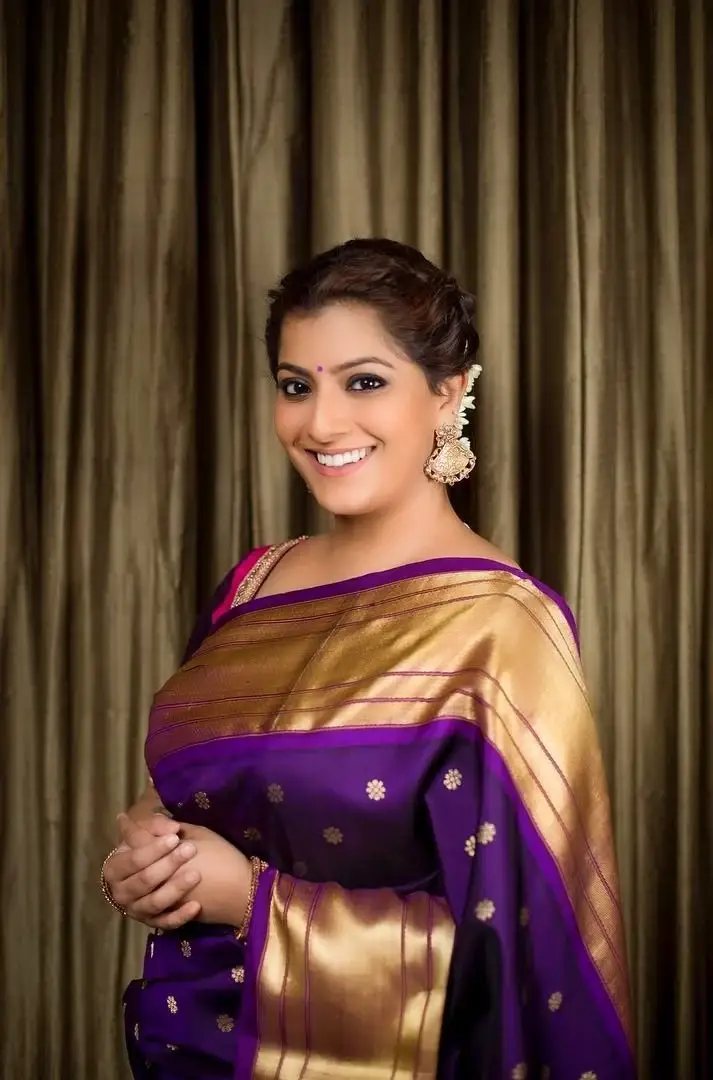 SOUTH INDIAN ACTRESS VARALAXMI SARATHKUMAR IN BLUE SAREE 1